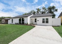 5662 Belcrest St in Houston, TX - Building Photo - Building Photo