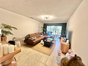6646 Via Regina in Boca Raton, FL - Building Photo - Building Photo