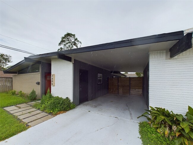 property at 7609 Amelia Rd