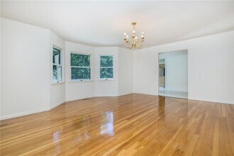 8 Beechtree Dr in Larchmont, NY - Building Photo - Building Photo