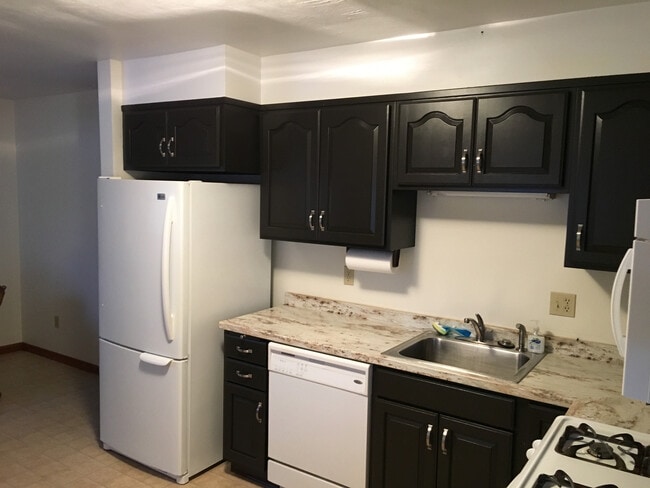 1843 W Grandview Blvd, Unit #1 Northwest in Erie, PA - Building Photo - Building Photo