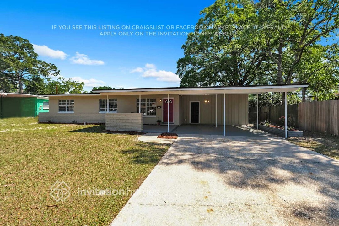 3113 Rogero Rd in Jacksonville, FL - Building Photo