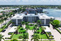 Windsor Court in Naples, FL - Foto de edificio - Building Photo