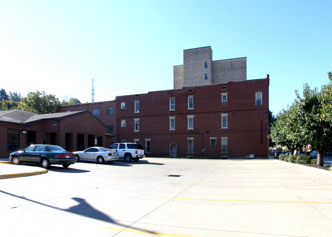 1046 Market St in Parkersburg, WV - Building Photo - Building Photo