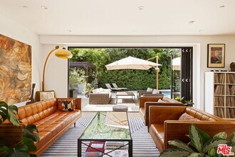 4301 Cromwell Ave in Los Angeles, CA - Building Photo - Building Photo