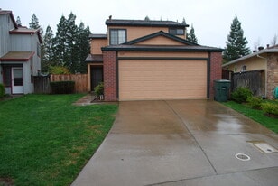 329 Hemphill Way in Roseville, CA - Building Photo