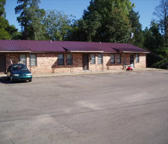 Pine Grove Apartments in Starkville, MS - Building Photo