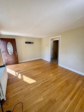 56 Allen St in Windsor, CT - Building Photo - Building Photo