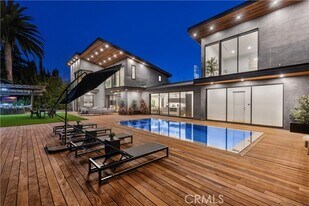 18296 Karen Dr in Los Angeles, CA - Building Photo