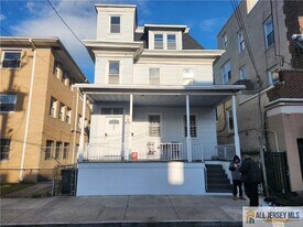 7 N Georgia Ave in Atlantic City, NJ - Building Photo