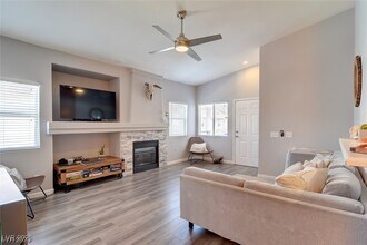 7450 S Eastern Ave in Las Vegas, NV - Building Photo - Building Photo