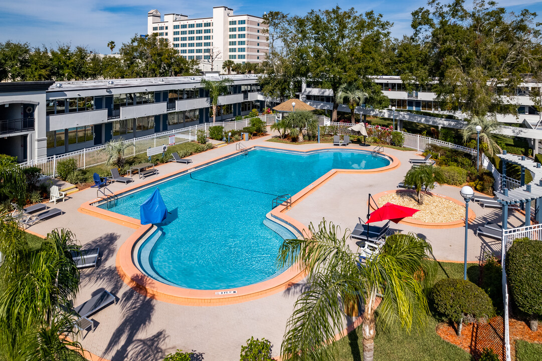 Maingate Village in Kissimmee, FL - Foto de edificio