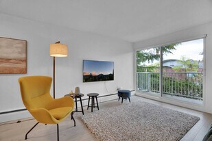 55 E 12th Ave in Vancouver, BC - Building Photo