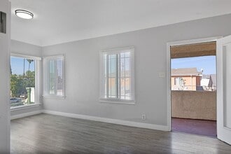 531 1/2 W 54th St in Los Angeles, CA - Building Photo - Building Photo