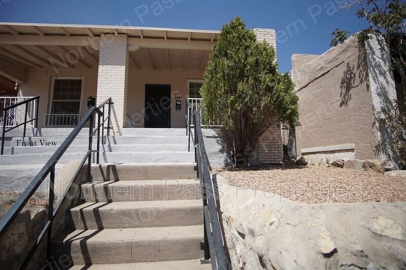 1421 Wyoming Ave in El Paso, TX - Foto de edificio