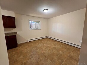 22 Williams St in East Northport, NY - Building Photo - Building Photo