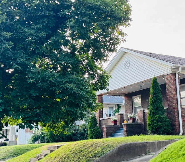 property at 729 W Vine St
