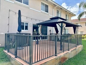 4901 Palm Garden Ln in Davie, FL - Building Photo - Building Photo