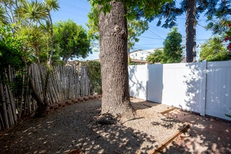 535 E Windsor Rd, Unit 535 in Glendale, CA - Building Photo - Building Photo