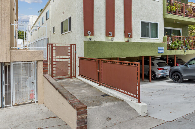 937 11th St in Santa Monica, CA - Building Photo - Building Photo