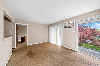 12531 S Ashland Ave in Calumet Park, IL - Building Photo - Interior Photo