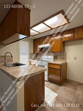 123 Adobe Ct in Lodi, CA - Building Photo - Building Photo