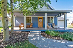 836 Streamside St in Driggs, ID - Building Photo