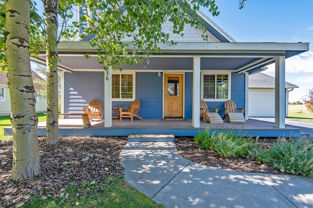 836 Streamside St in Driggs, ID - Foto de edificio