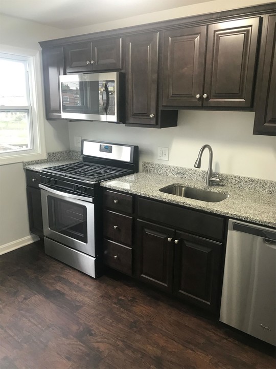1573 Winston Ave in Baltimore, MD - Building Photo