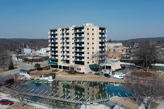 Geneva Towers in Lake Geneva, WI - Building Photo - Building Photo