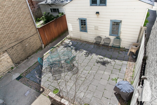 3336 N Sheffield Ave, Unit 3 in Chicago, IL - Building Photo - Building Photo