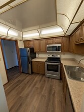 Charleston East Apartments in Milwaukee, WI - Building Photo - Building Photo