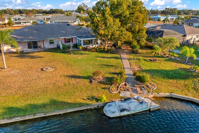 1808 N Pebble Beach Blvd in Sun City Center, FL - Building Photo - Building Photo