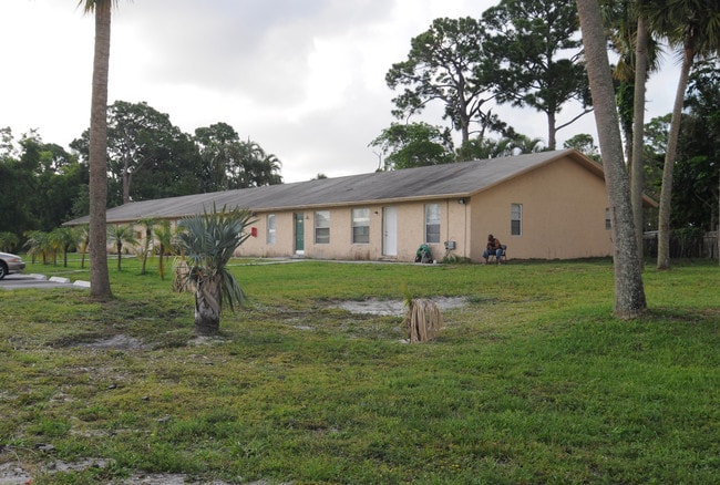 5146 4th Rd N in West Palm Beach, FL - Building Photo - Building Photo