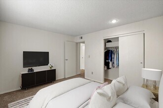 Bristol Pointe Apartment Homes in Olathe, KS - Foto de edificio - Building Photo