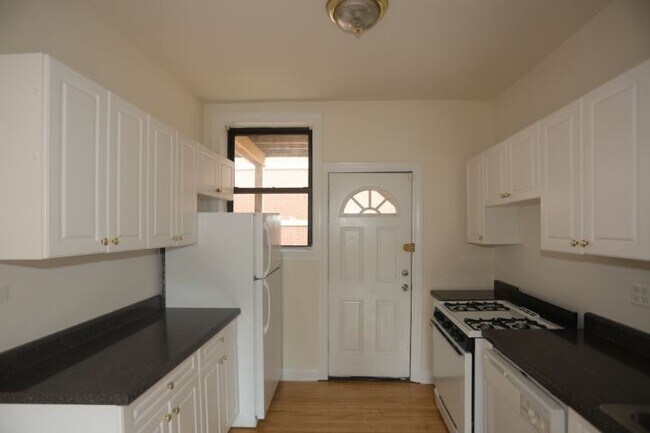 826 W Waveland Ave in Chicago, IL - Building Photo - Building Photo