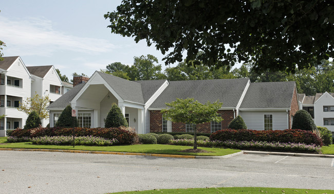 Mill Creek Apartments in Chesapeake, VA - Building Photo - Building Photo