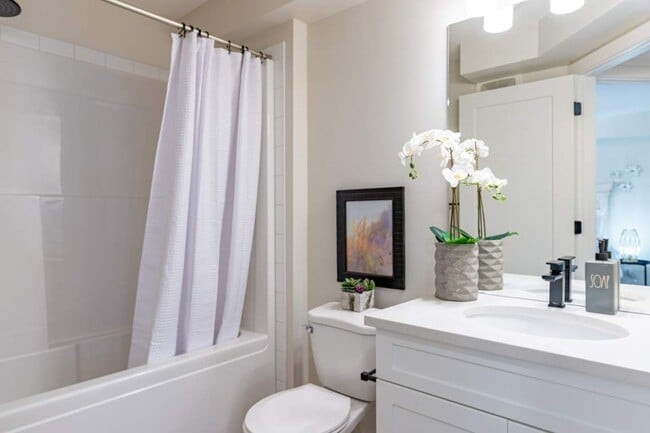 Maple Crest in Edmonton, AB - Building Photo - Building Photo