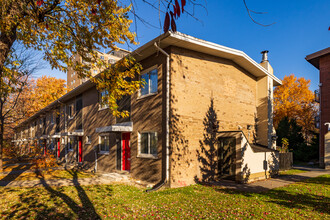 Corporation d’habitation Jeanne-Mance in Montréal, QC - Building Photo - Building Photo