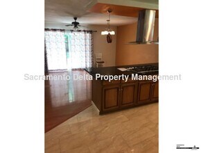 6912 Southwood Way in Sacramento, CA - Building Photo - Building Photo