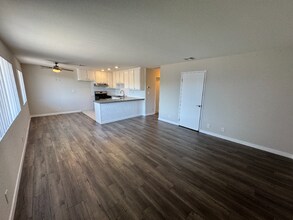 623 E Cedar Ave, Unit G in Burbank, CA - Building Photo - Building Photo