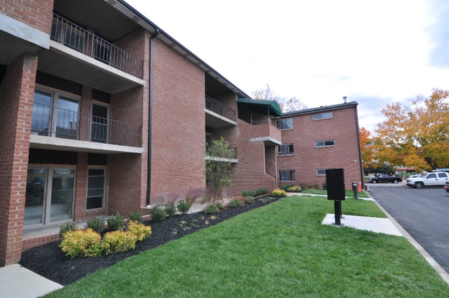 924 10th Ave in Huntington, WV - Foto de edificio - Building Photo