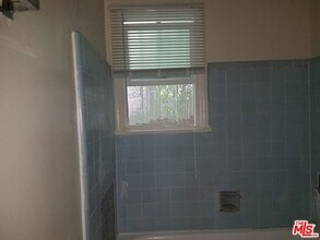 628 S Ardmore Ave, Unit 24 in Los Angeles, CA - Building Photo - Building Photo