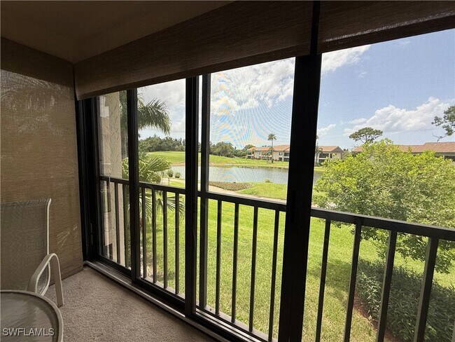 5590 Trailwinds Dr in Ft. Myers, FL - Building Photo - Building Photo