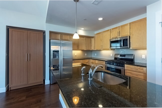 1501 Commonwealth Ave, Unit PH3 in Boston, MA - Foto de edificio - Building Photo