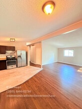 23215 Berkley St in Oak Park, MI - Foto de edificio - Building Photo