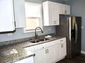 1504 Hanover St, Unit 2 in Chicago Heights, IL - Foto de edificio - Building Photo