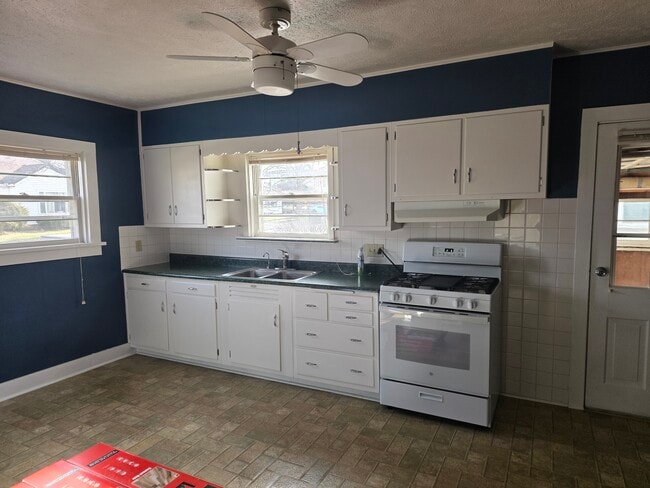 401 W Walnut St in Nappanee, IN - Building Photo - Building Photo