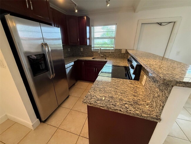 2400 NE 10th St in Pompano Beach, FL - Building Photo - Building Photo