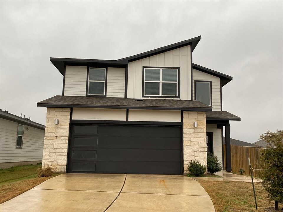 121 Parryi Cove in Leander, TX - Building Photo